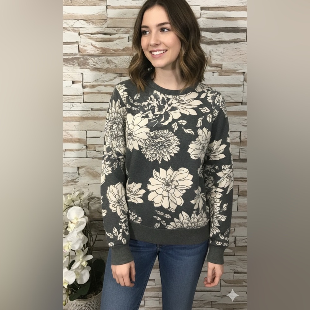 Bobeau Gray and Cream Knit Top